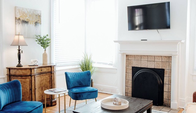Stylish 2BR Stay | Pet-Friendly & Fast WiFi