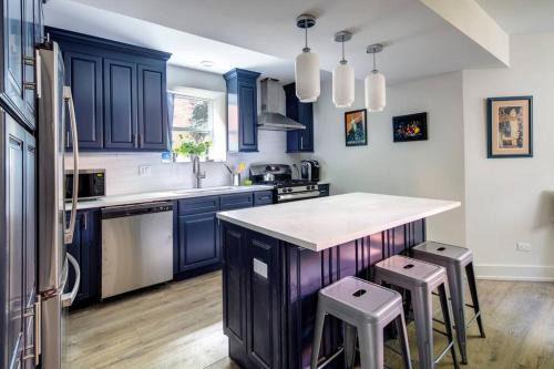 Stylish 2BR stunner in unbeatable location