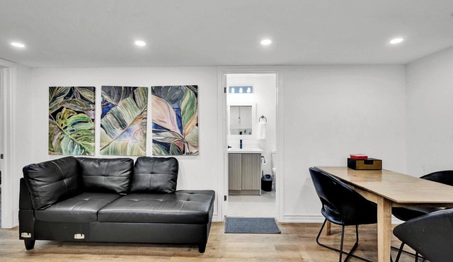 Stylish 2BR Suite in Markham