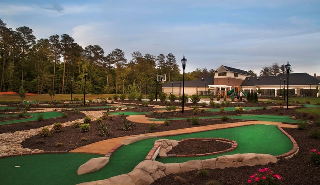 Stylish 2BR Suite w/Balcony | Mini Golf & Pool