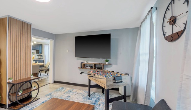 Stylish 2BR Syracuse Stay, Near Zoo, Museums and Downtown