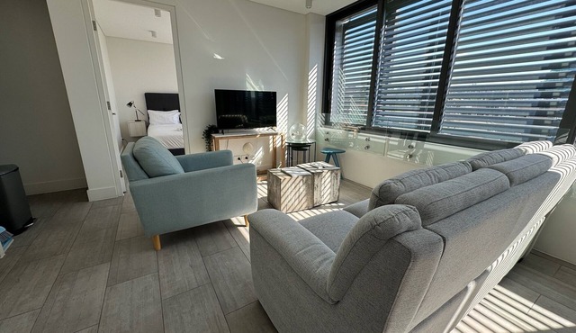 Stylish 2BR Top-Level Unit w/Lift near Bondi Beach