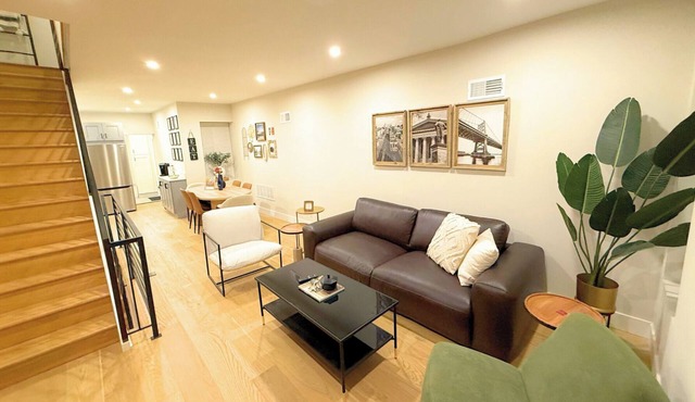 Stylish 2BR Townhome 2 Full Baths Game Room Near Center City