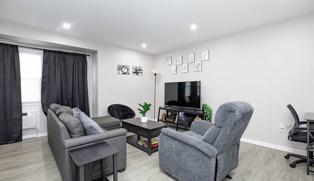 Stylish 2BR, Unit 2, Smart Lock, Yard, Laundry