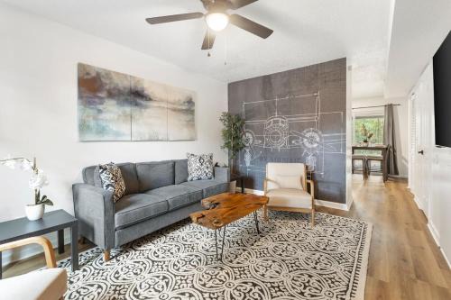 Stylish 2BR Urban Stay Near CAE Pet Friendly