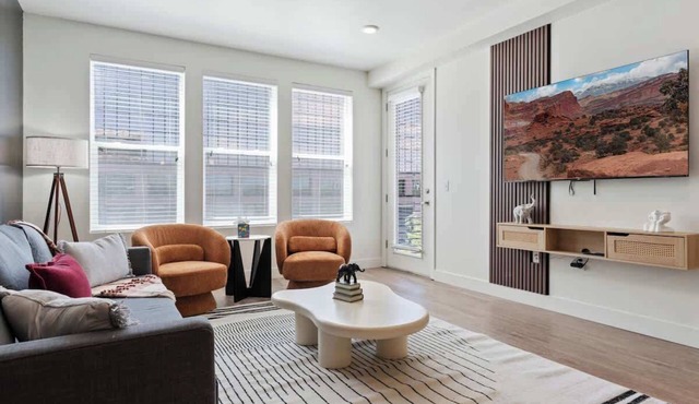 Stylish 2BR w/Gym, Walk to Temple Square
