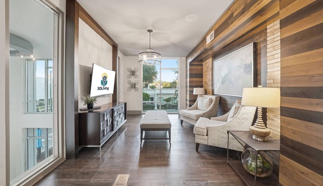 Stylish 2BR w Pool Pet-friendly Unit 13