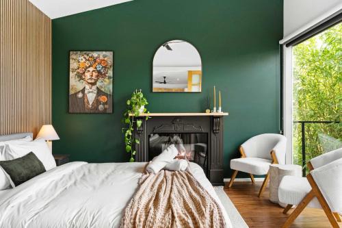 Stylish 2BR w Pool with Spa in central Daylesford