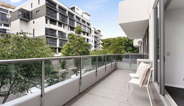 Stylish 2BR Waterloo Stay Near Cafés & Parks