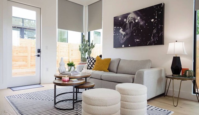 Stylish 2BR Zilker/Barton Springs Home. Walkable, Modern, True Austin Vibes!