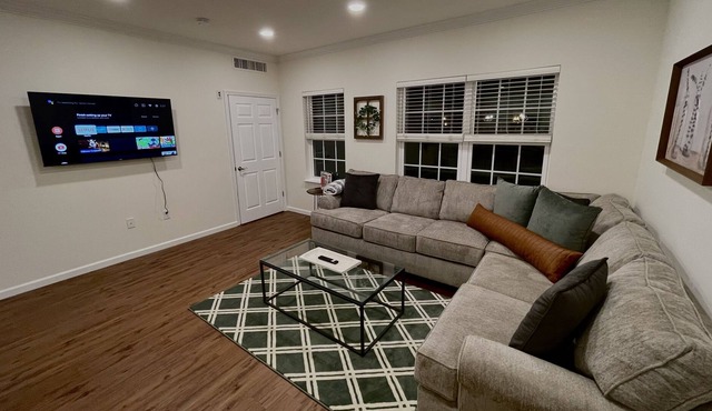 Stylish (2nd Floor) Market Street Apartment