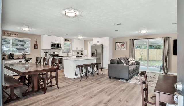 ⭐️Stylish 3/2 🏡 fully renovated in Orange Park⭐️