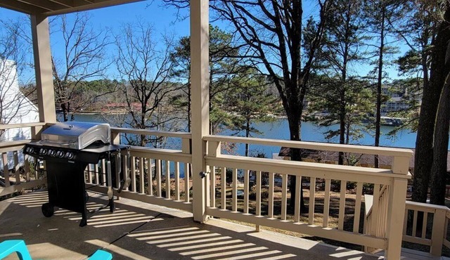 Stylish 3/2 Home Boat Slip Lake Access Lake View! King Beds Central Loc