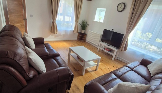 Stylish 3-Bedroom House in Kingston Upon Hull – Perfect for Families & Groups