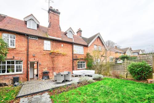 Stylish 3-Bed Home Close to Stansted Airport
