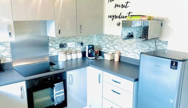 Stylish 3 bed, 2 bath property next to LFC stadium