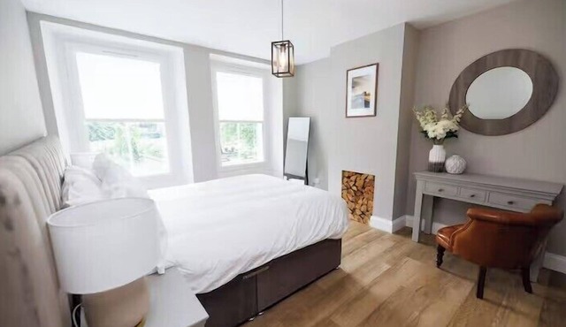 Stylish 3-Bed Apartment in the Heritage Quarter