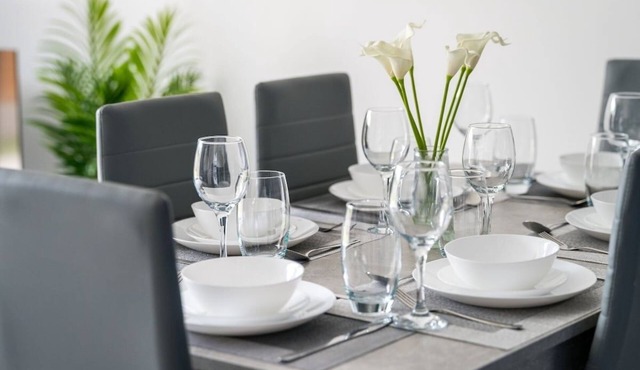 Stylish 3-bed Gloucester house with Free Parking