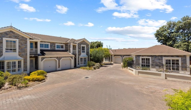 Stylish 3-Bed House Close to Attractions