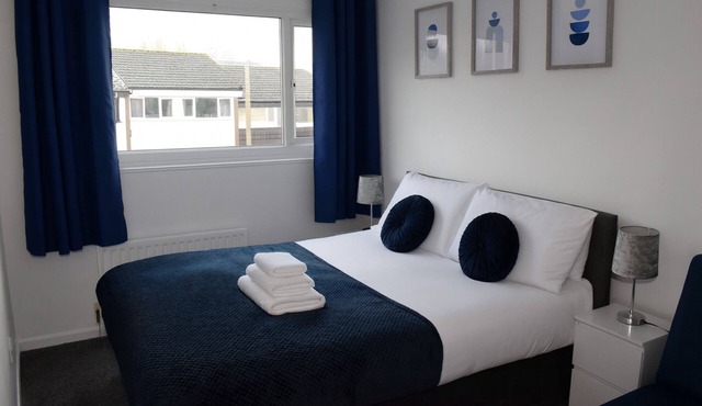 Stylish 3-Bed House in Wolverhampton | Long Stays Welcome | Near Hospital