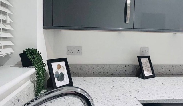 Stylish 3-Bed Home with Parking, Garden & Fast WiFi – Close to M1