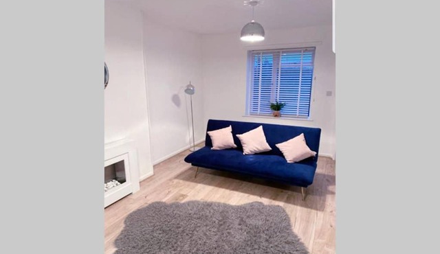 Stylish 3 Bed House + Free Parking + Great Location