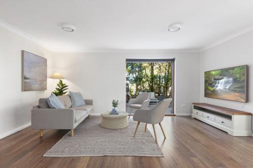 Stylish 3-Bed Newport Stay with Balcony