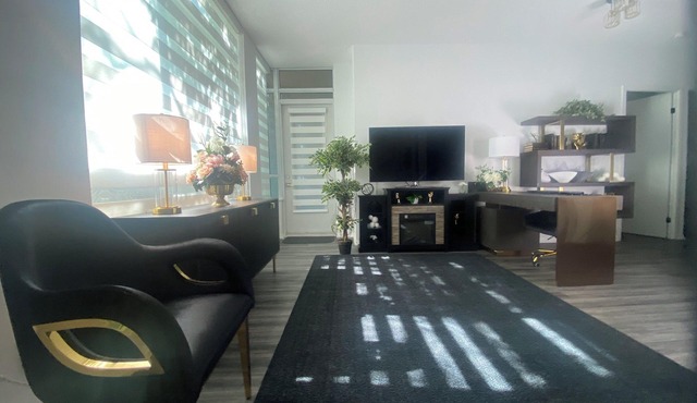 Stylish 3-bed Toronto Waterfront Suite. 15 minutes from Union Station