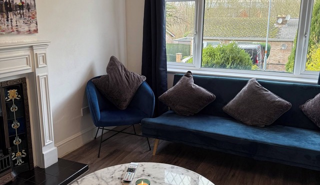 Stylish 3-Bed with Smart TVs, Parking & Workspace