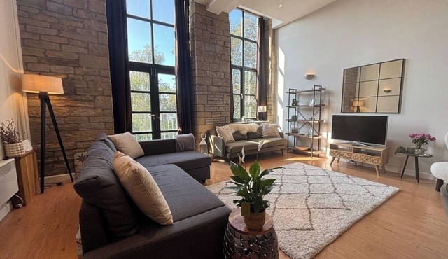 Stylish 3-Bedroom Mill Conversion near Leeds