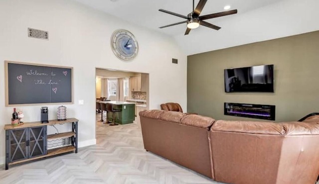 Stylish 3 Bedroom 3 Full Bathrooms Near Lake Erie