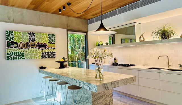 Stylish 3-bedroom apartment, minutes to Newport Beach