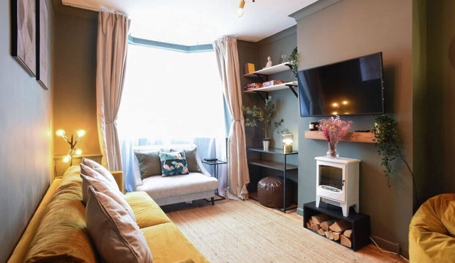 Stylish 3 Bedroom Getaway | City Central