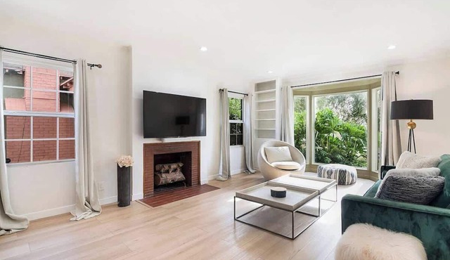 Stylish 3-Bedroom Home in Faircrest Heights