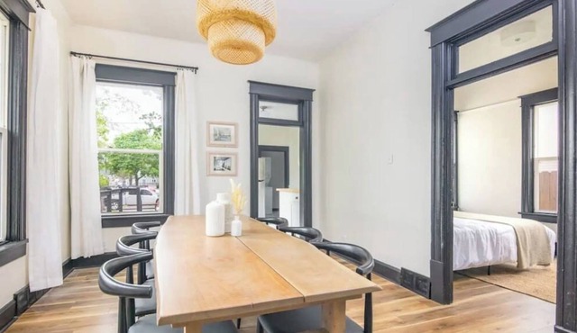 Stylish 3 Bedroom House near Drake