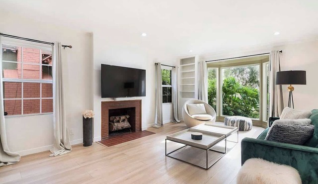 Stylish 3-Bedroom Home in Faircrest Heights