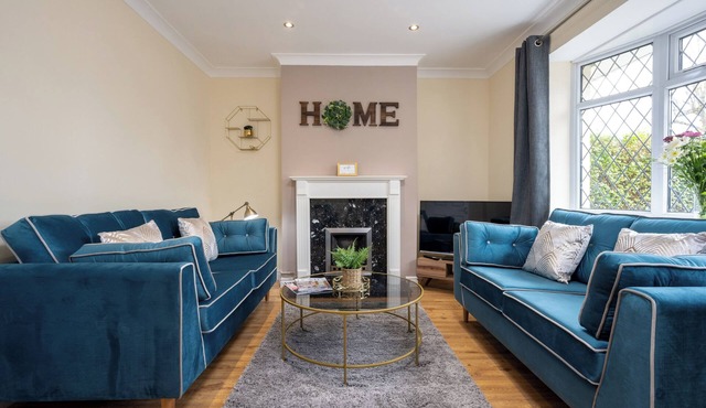 Stylish 3 bedroom home, close to Resorts World/Jaguar Land Rover