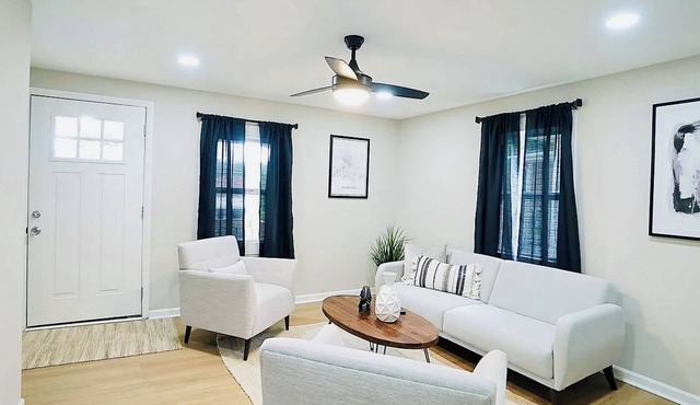 Stylish 3-bedroom home 9 min to Duke 20 min to UNC
