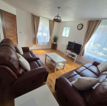Stylish 3 Bedroom House, Perfect for Families and Groups