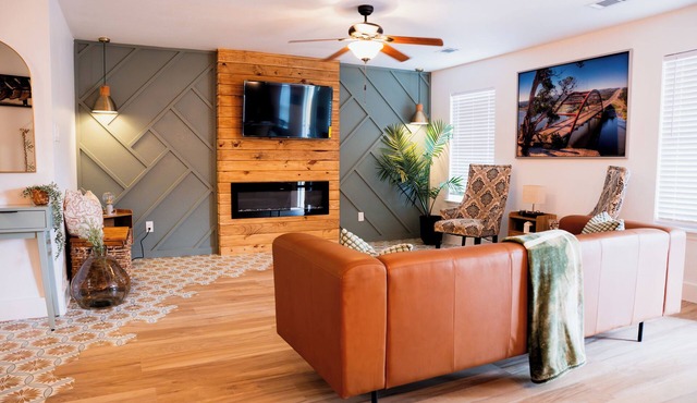 Stylish 3-bedroom house 2 min- COTA 5 min-TESLA 10 min- Airport 15 min-Downtown
