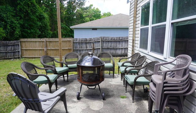 Stylish 3 Bedroom Near Hotspots - Professionally Staged & Packed with Amenities!