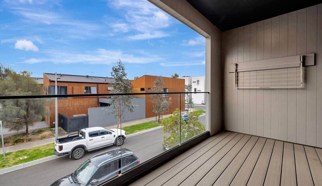 Stylish 3-Bedroom Townhouse Near Shops & Parks