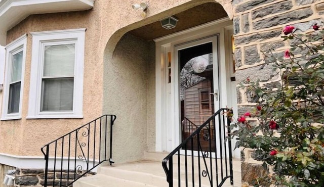 Stylish 3 bedroom in Suburbs | Very Walkable Area