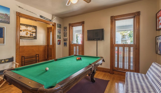 Stylish 3 Bedroom W/AC ❄️, Mesh WiFi 🛜, Billiards 🎱 table, Games🎯🎮,parking