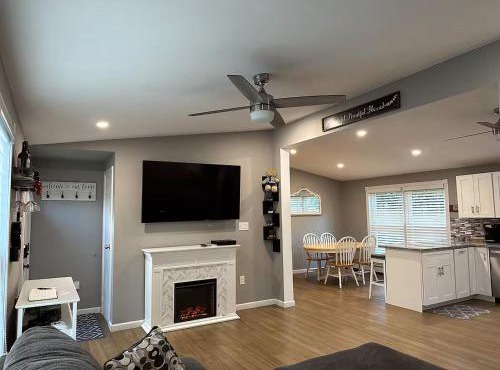 Stylish 3 BR Entire Home NearTown & Beach with Pool Table & King Bed