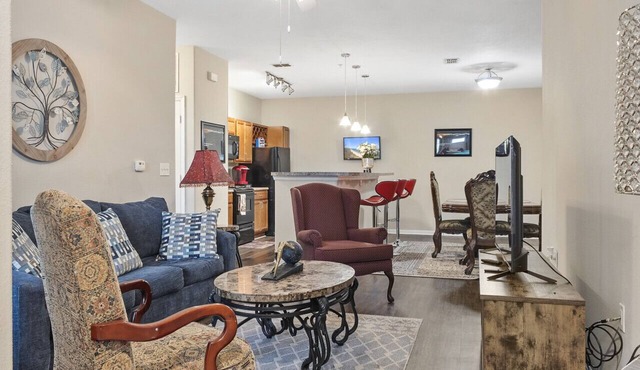 Stylish 3 BR Retreat