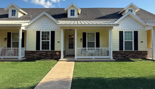 Stylish 3 BR Townhome - Walk to Jones AT&T Stadium & TTU – Perfect for Game Day!