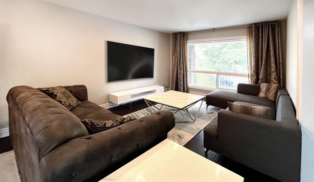 Stylish 3bdrm, 2bth house with 2 parking House