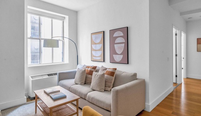 Stylish 3BR/1BA in Prime Wall Street Location!