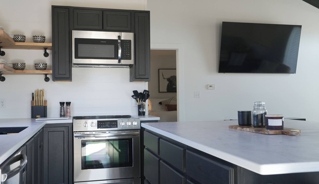 Stylish 3BR 2BA Bennington Duplex - Peaceful Setting + WiFi & More